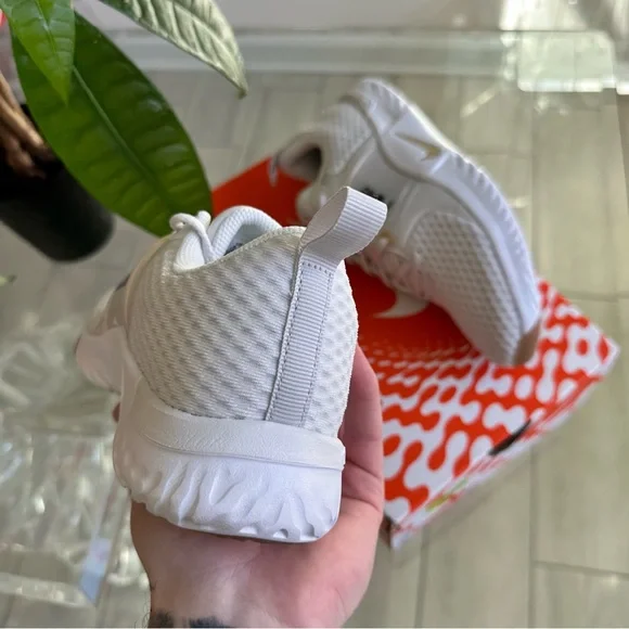 NEW NIKE TRAINING SNEAKERS WHITE - Picture 3 of 3